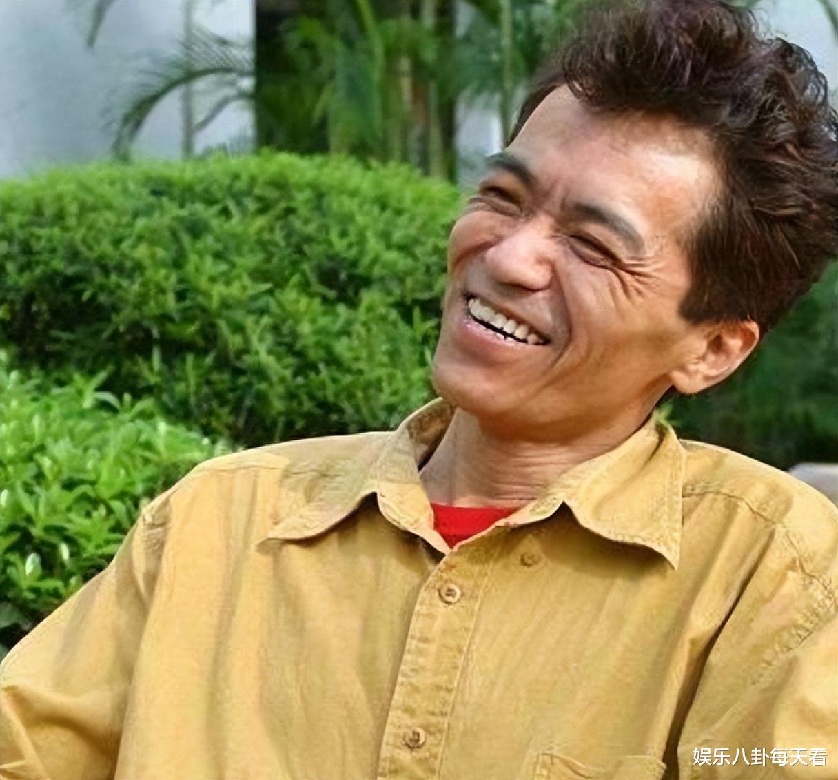 他曾在央视春晚搭档潘长江，消失多年本以为退休，原本早已去世17年